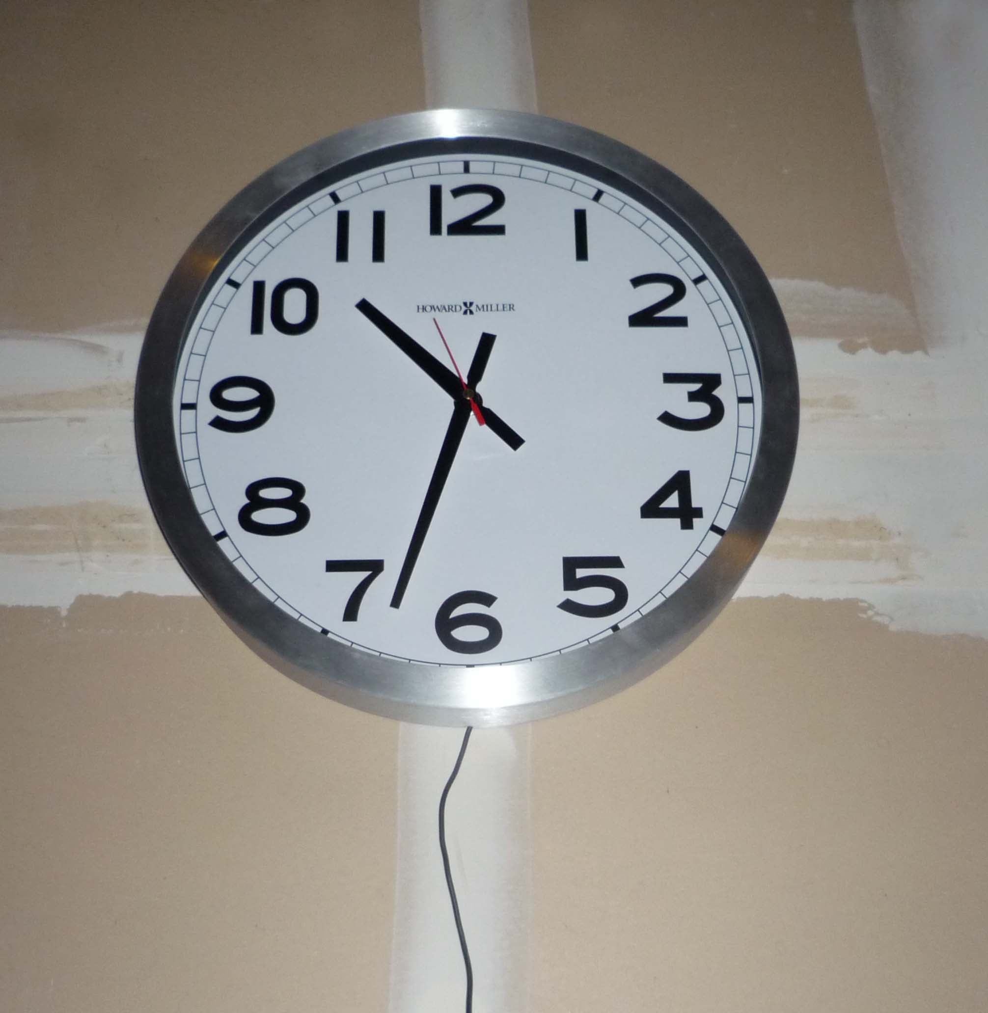Quartz Clock Power Supply Hack (AA Battery to AC Power) 6 Steps