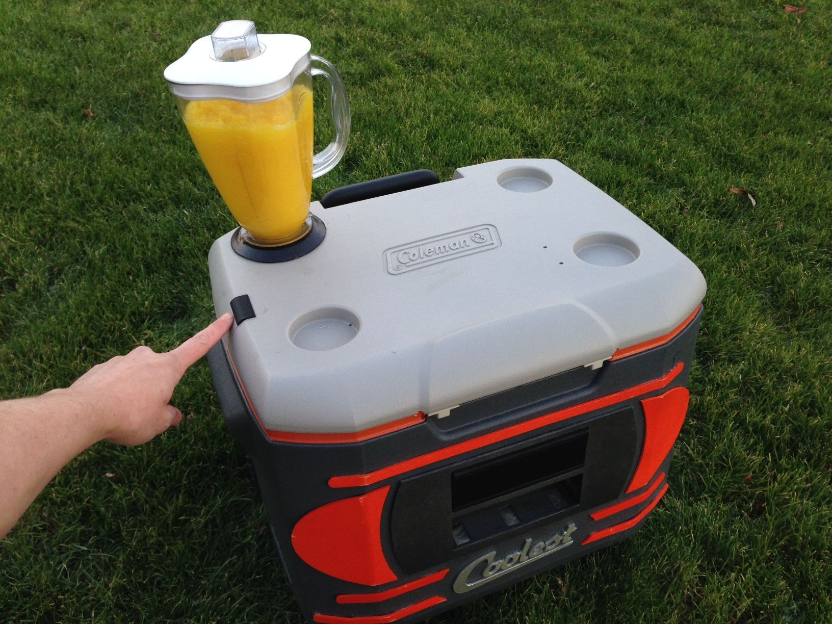 Cooler With Blender, Speaker & More 12 Steps (with Pictures