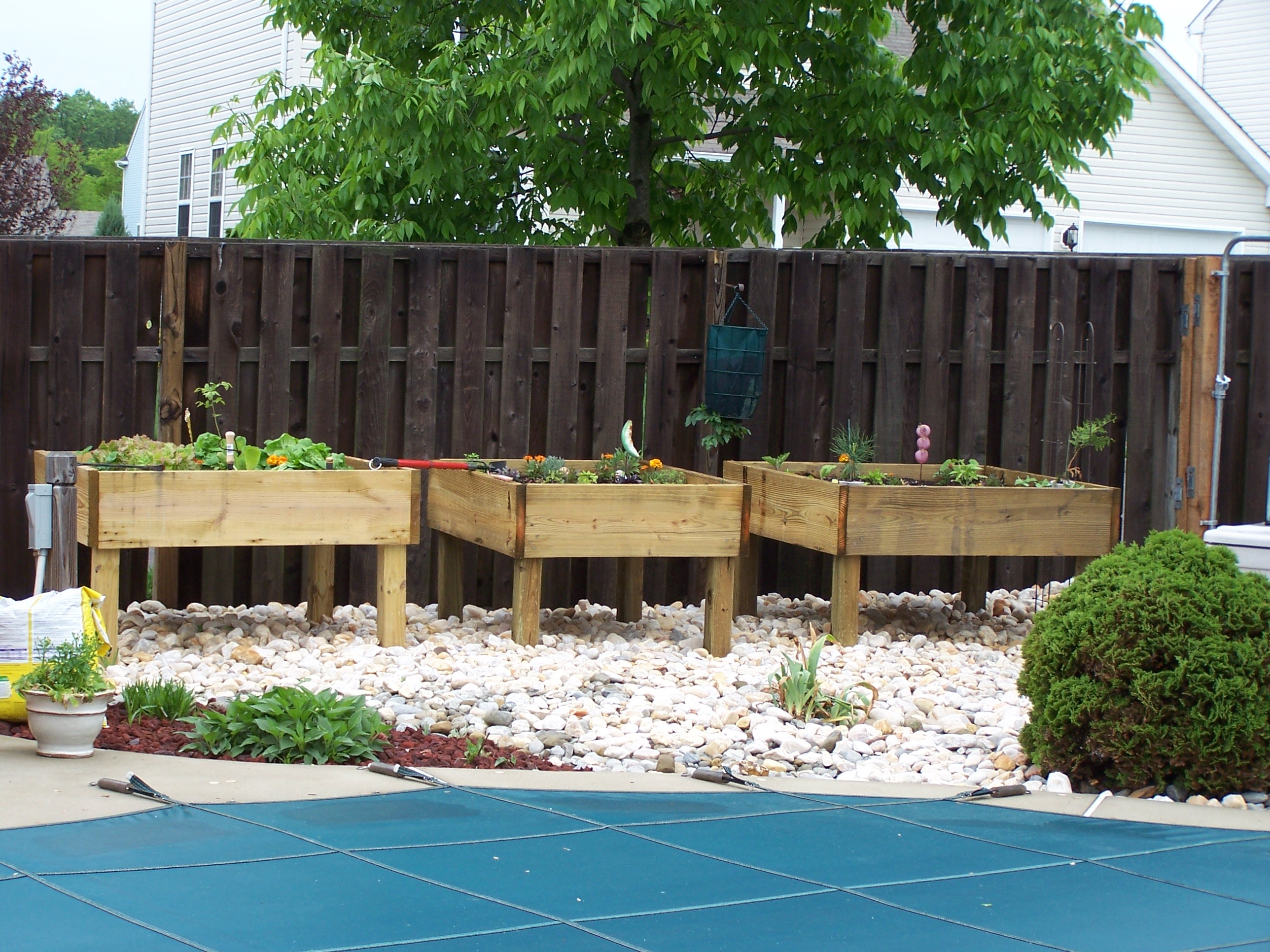 Raised Garden Bed On Legs 3 Steps Instructables Raised Garden Bed On Legs 3 Steps, How Deep Should A Raised Garden Bed On Legs Before Tanning