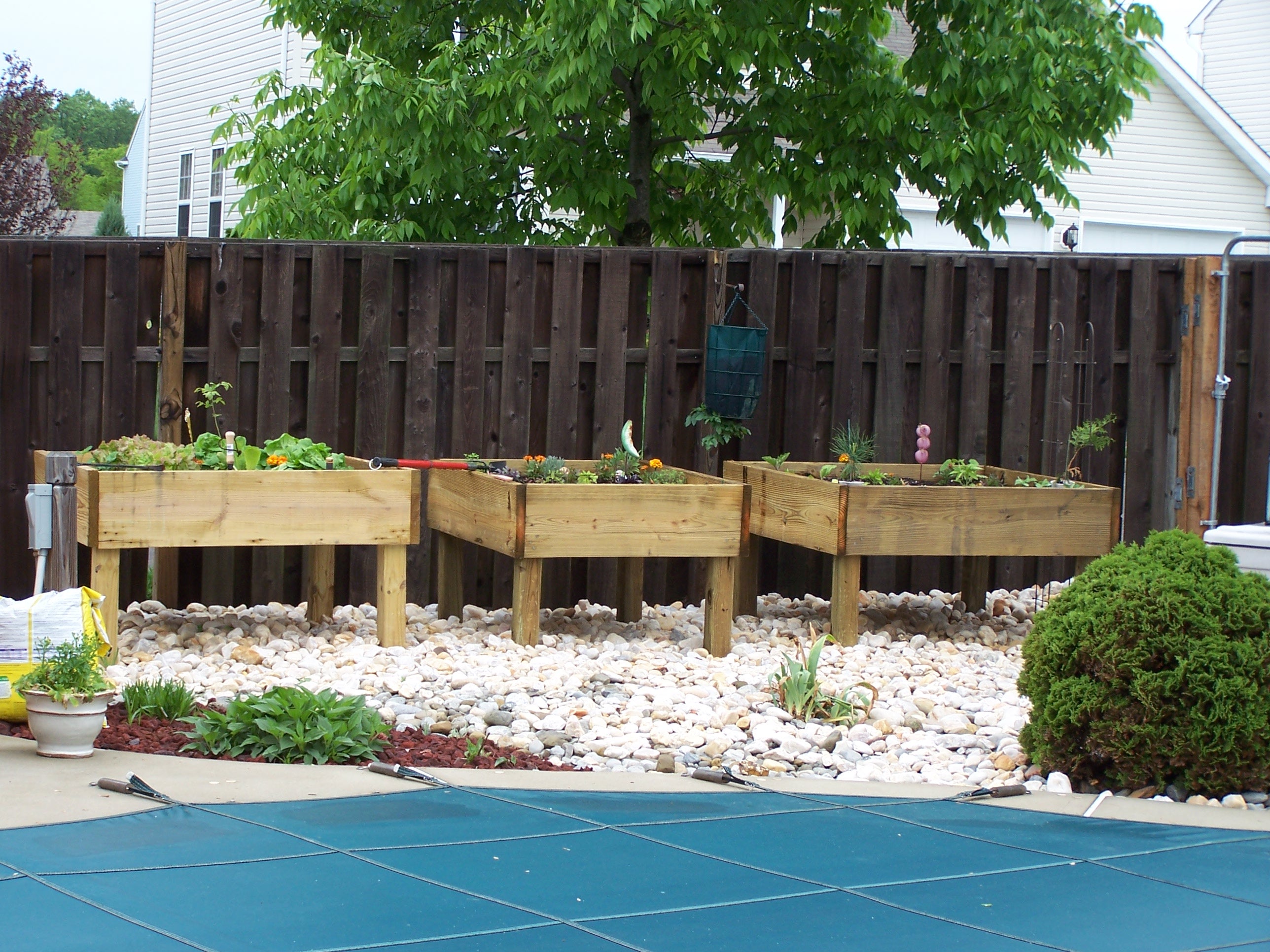 Raised Garden Bed On Legs 3 Steps Instructables