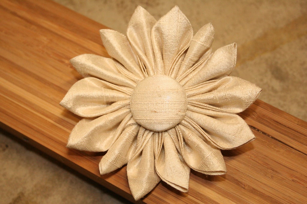 Tsumami Kanzashi Flower Hair Clip 14 Steps With Pictures Instructables