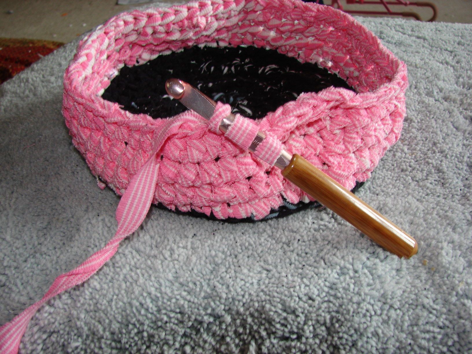 How to Crochet a Basket With Tshirt Yarn 17 Steps Instructables