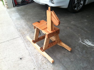 Rocking Horse Pallet Art: Como fazer seu próprio cavalo de balanço rústico