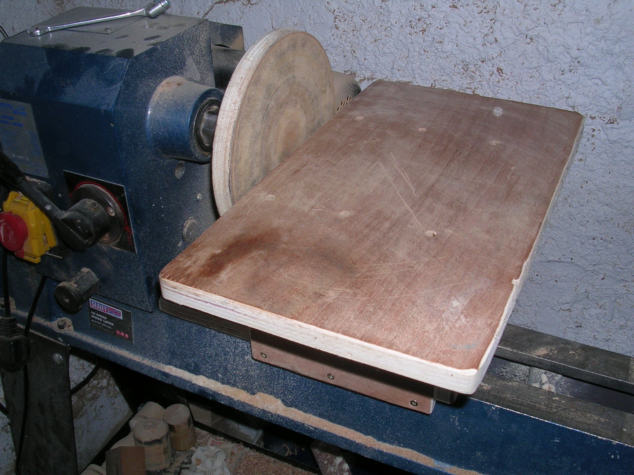 Wood Lathe Attachments & Improvements Pt 1, Low Buget Sanding Table. 4 Steps Instructables