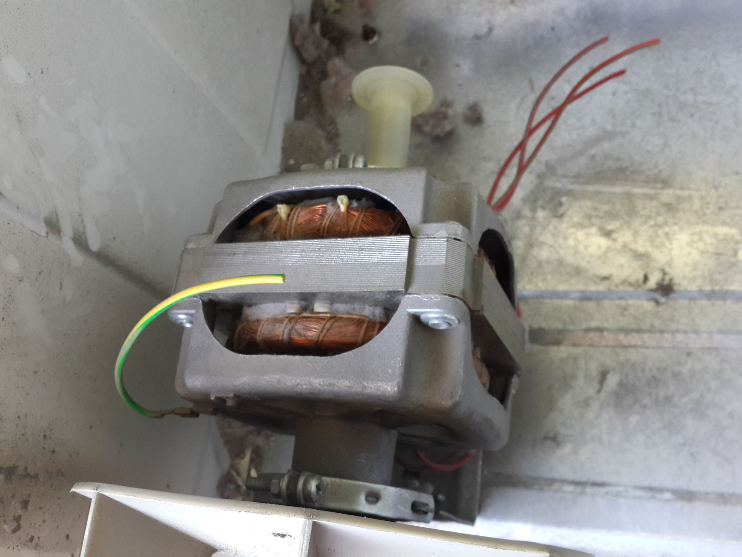 How and What to Salvage From Clothes Dryer (tumble Dryer) 13 Steps