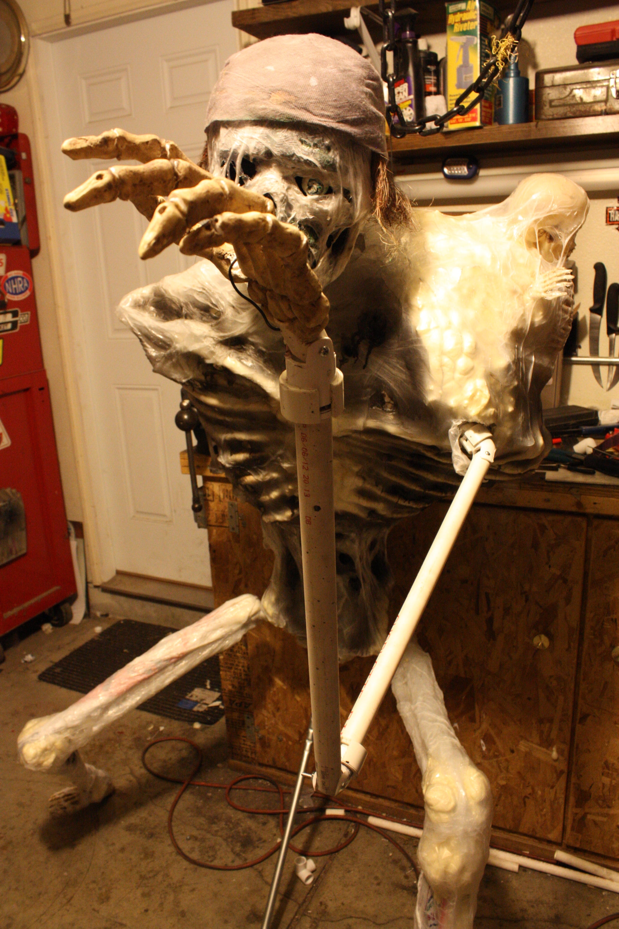 Movable PVC Joints for Halloween Props 11 Steps (with Pictures