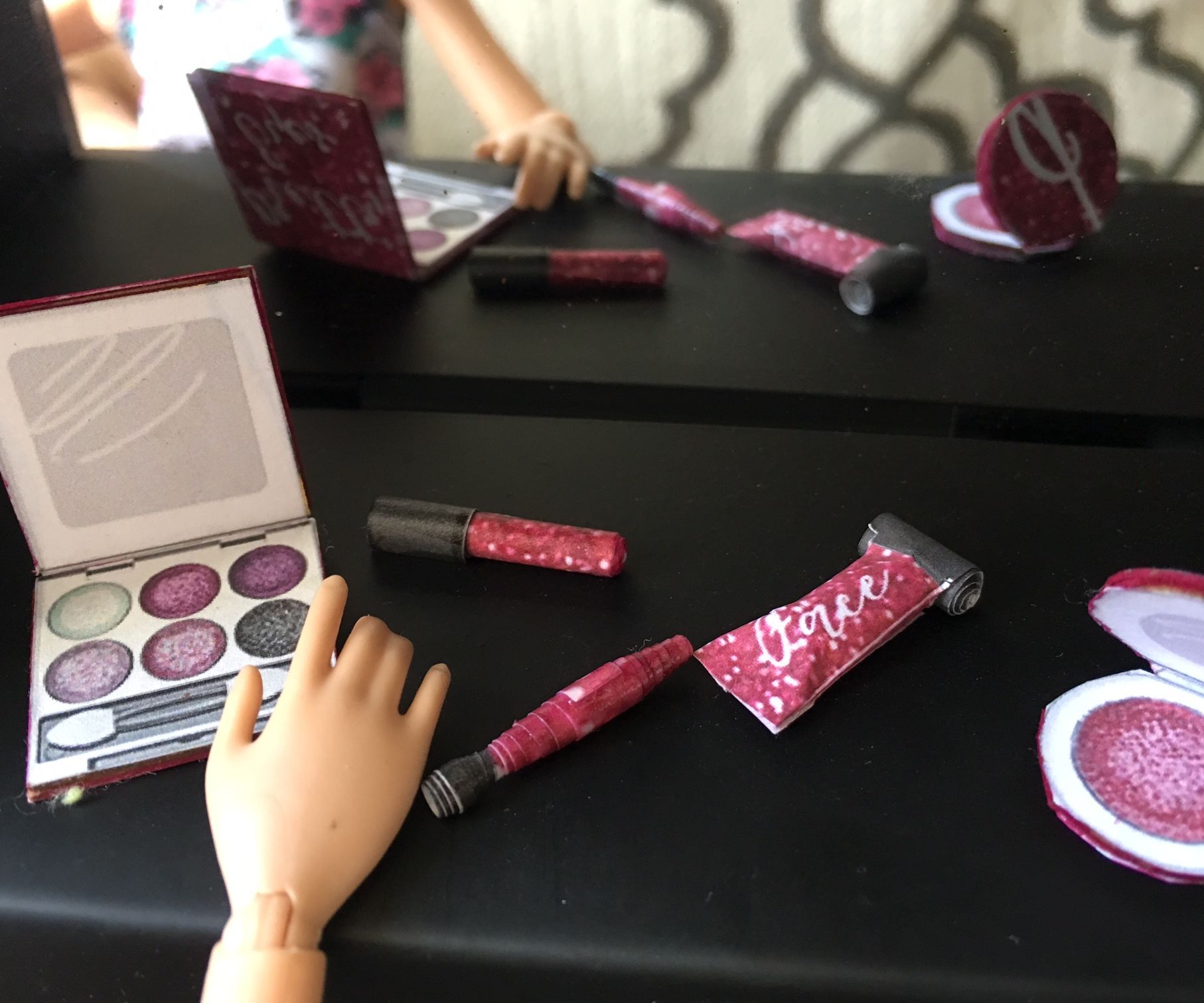 barbie's makeup - free printable DIY Project DIY Project Image