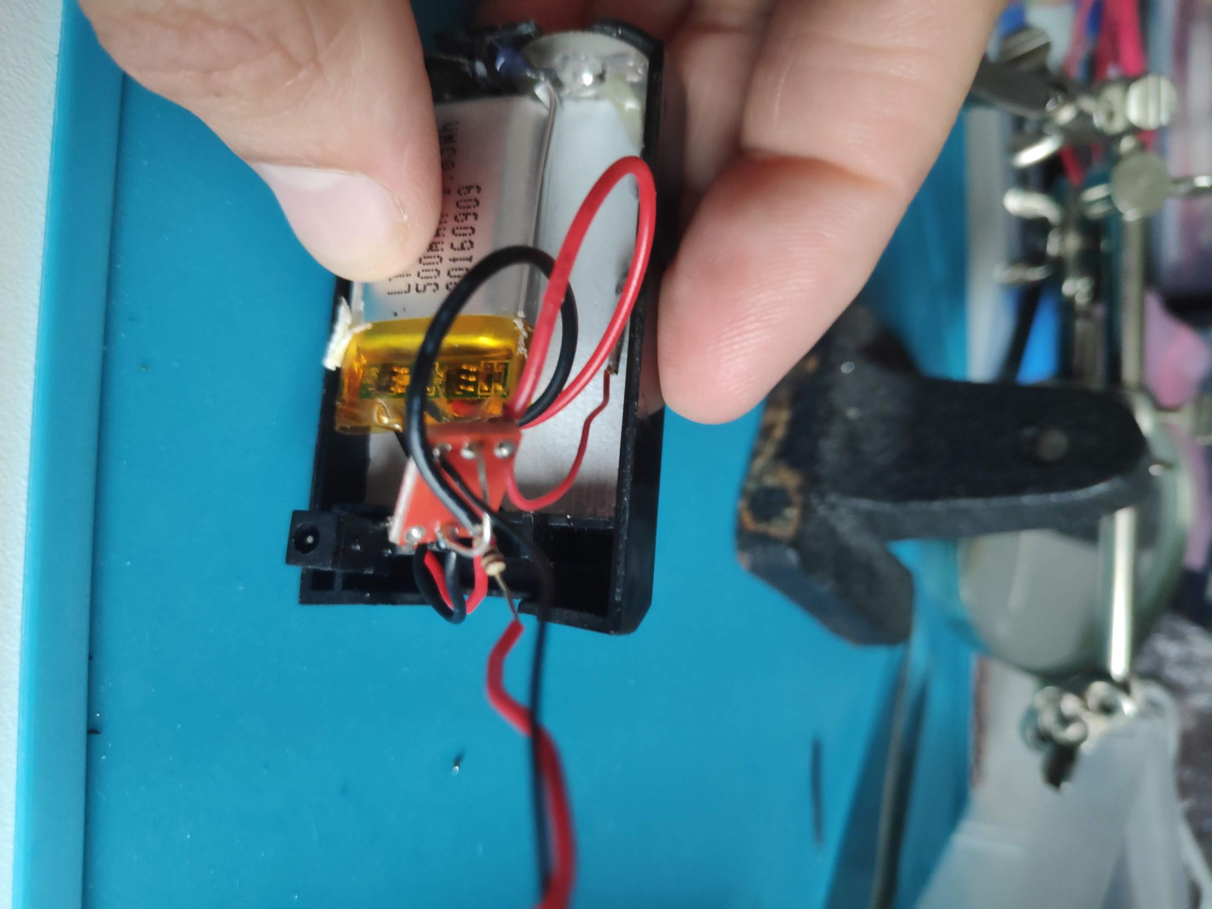 Recycling an Xbox 360 Remote Battery to LiIon Power 11 Steps