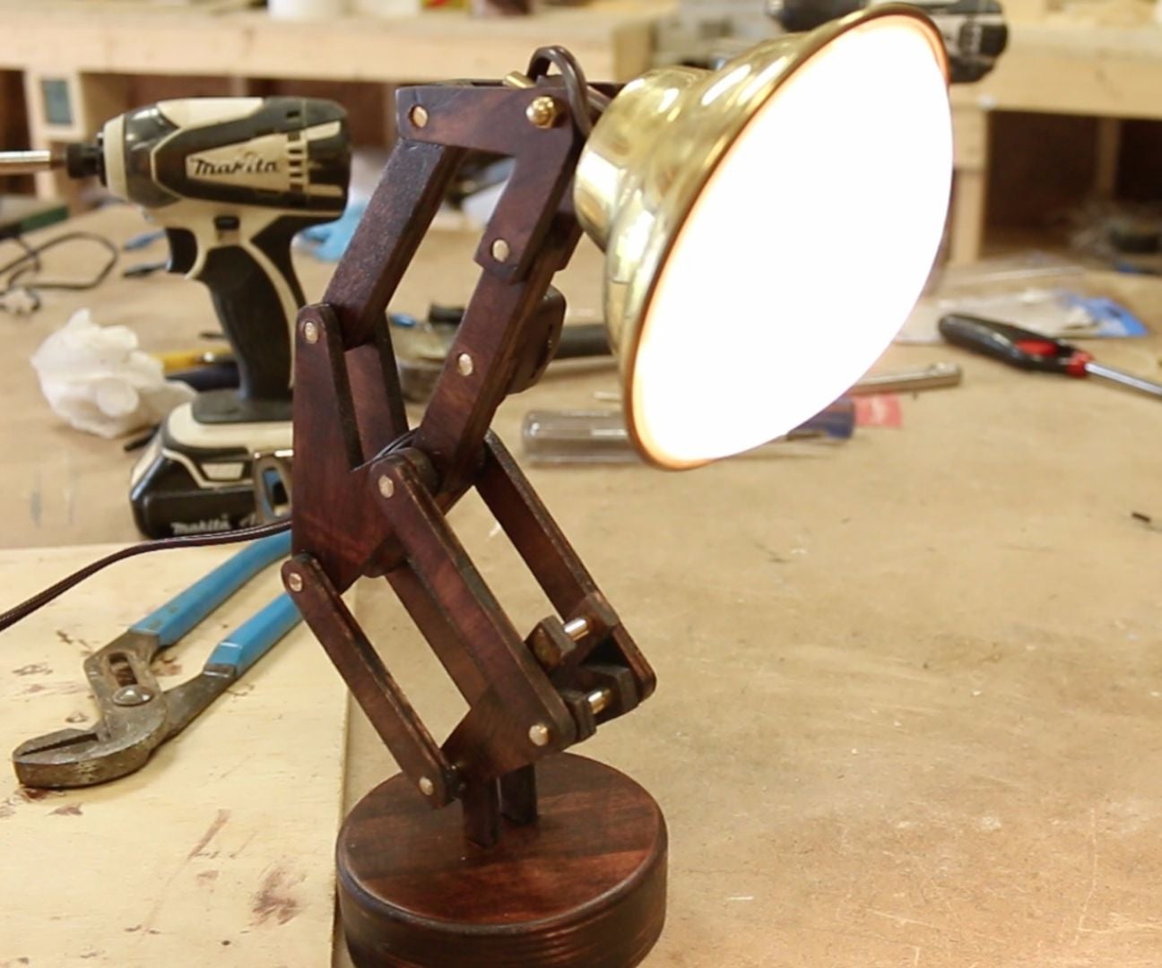 DIY Luxo Jr. Lamp (Pixar Inspired) 6 Steps (with Pictures