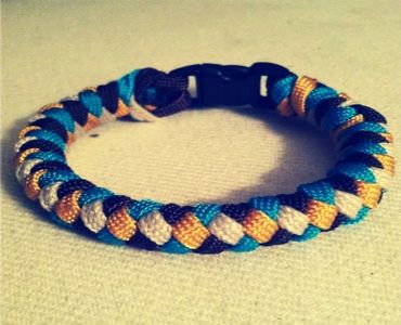 How to Tie a 4 Strand Paracord Braid With a Core and Buckle. : 14 Steps ...