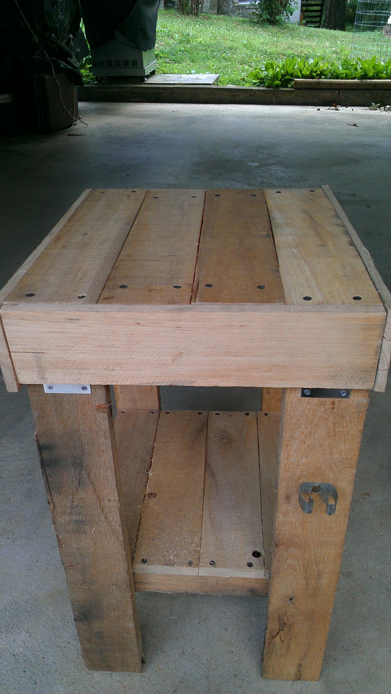 Pallet End Table/Secret Storage 3 Steps Instructables