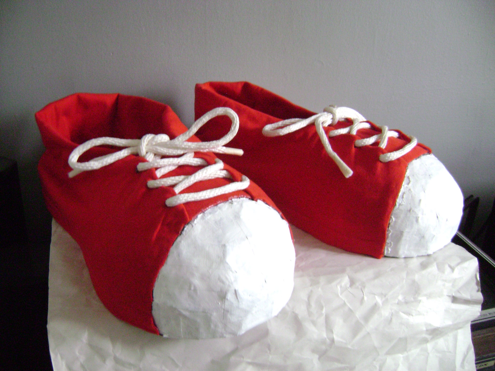 Giant Clown Shoes for Next to Nothing 6 Steps (with Pictures