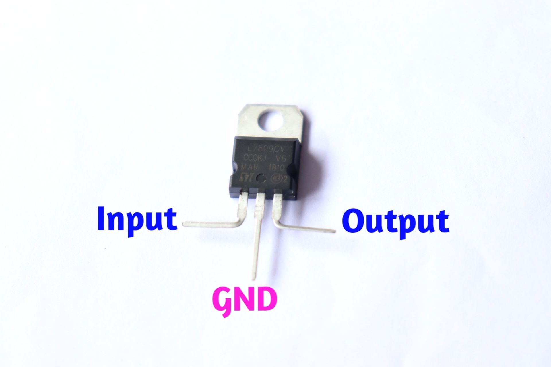 Convert 35V DC to 9V DC Using 7809 Voltage Regulator : 7 Steps ...