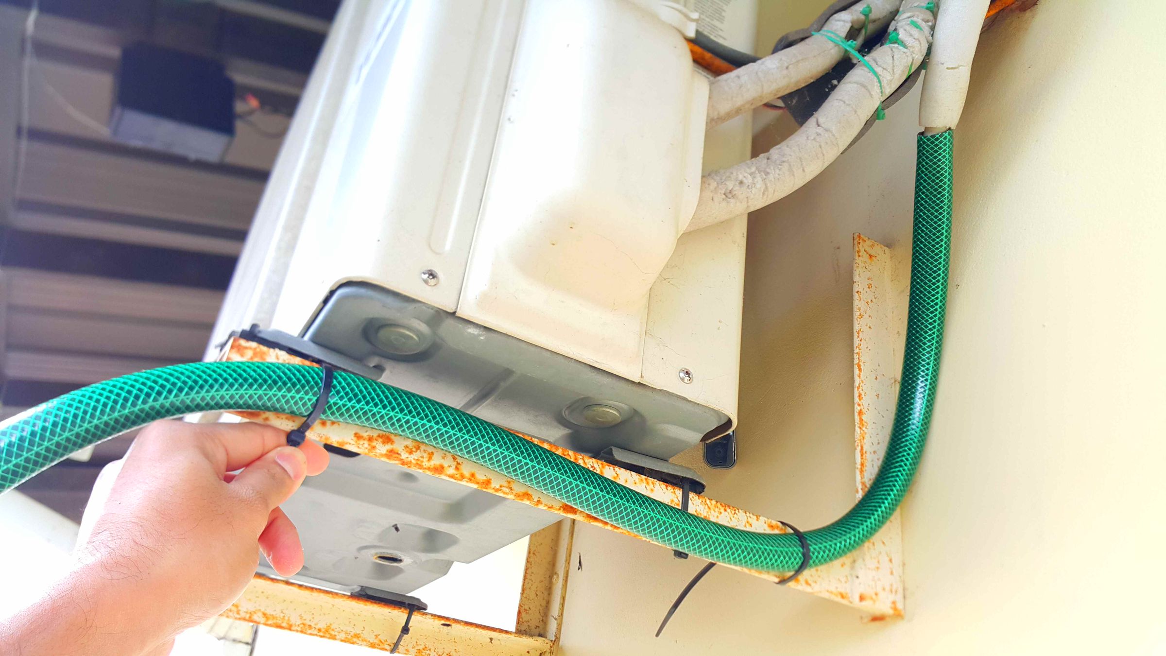 Air Conditioner Condensate to Water Plants. 3 Steps Instructables