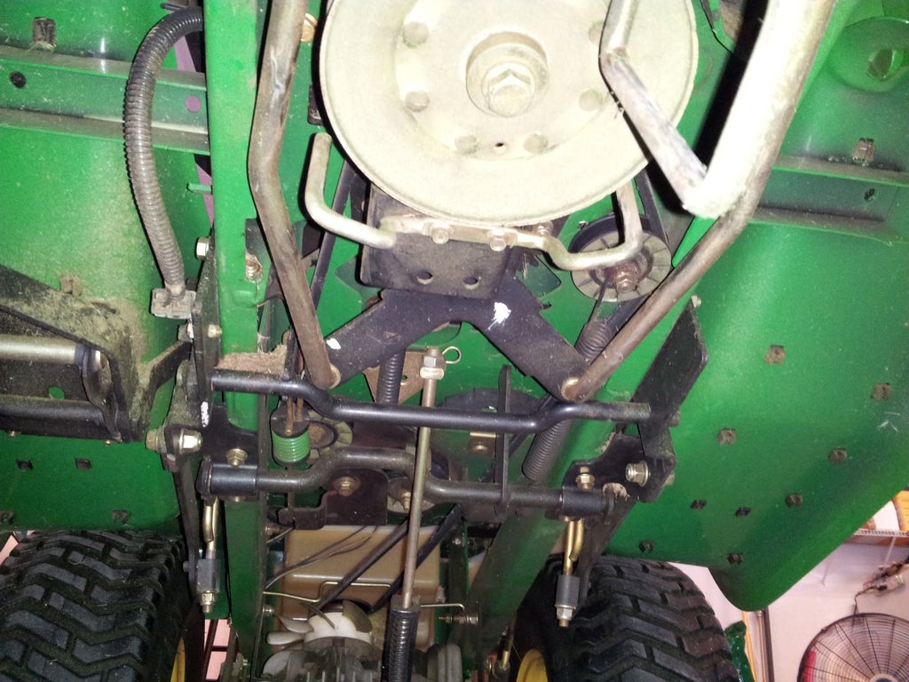 How to Change the Traction Belt on a John Deere LT155 : 8 ...