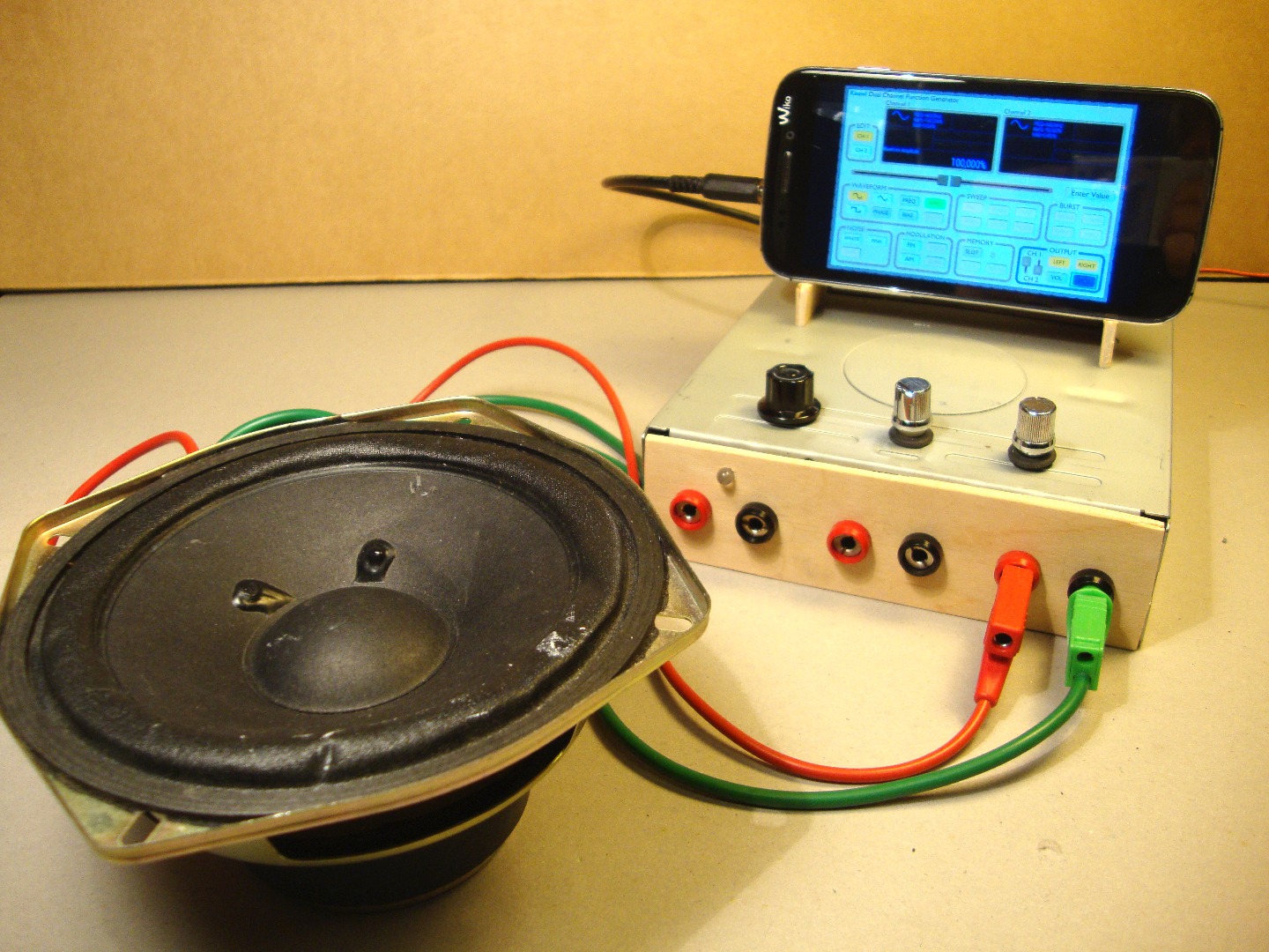 OscilloPhone Use Your Smartphone As an Oscilloscope / Signal Generator