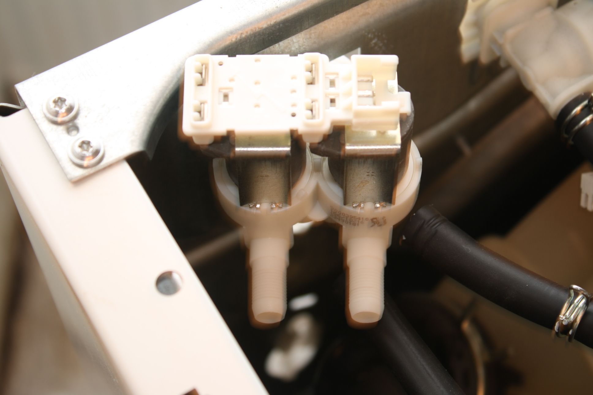 Cold Water Valve Replacement on Bosch Washer 6 Steps Instructables