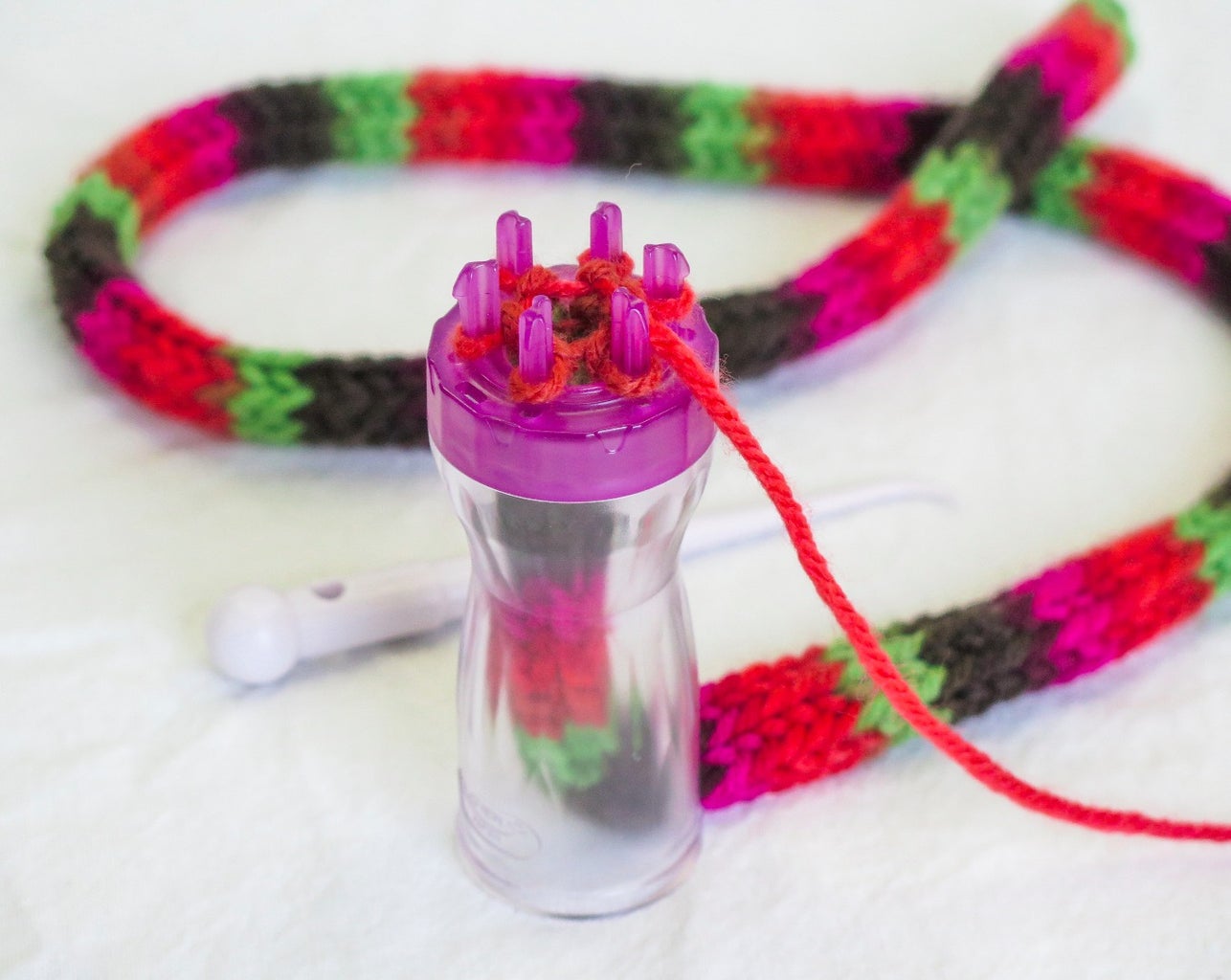 How To Use A French Knitter : 6 Steps (With Pictures) - Instructables