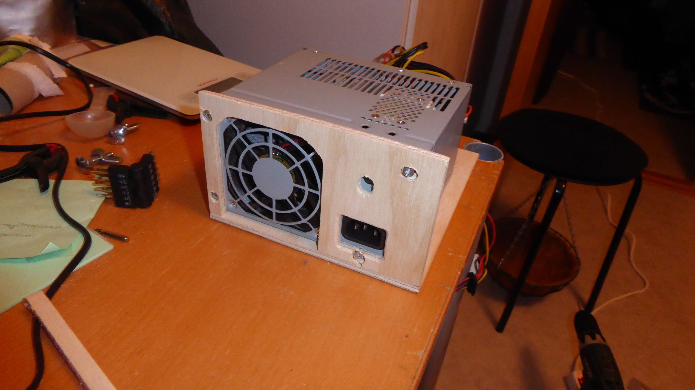A Simple Bench Variable Power Supply : 8 Steps (with Pictures
