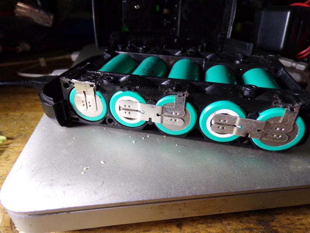 Disassembling A 20v Scott S Sync Battery 4 Steps Instructables