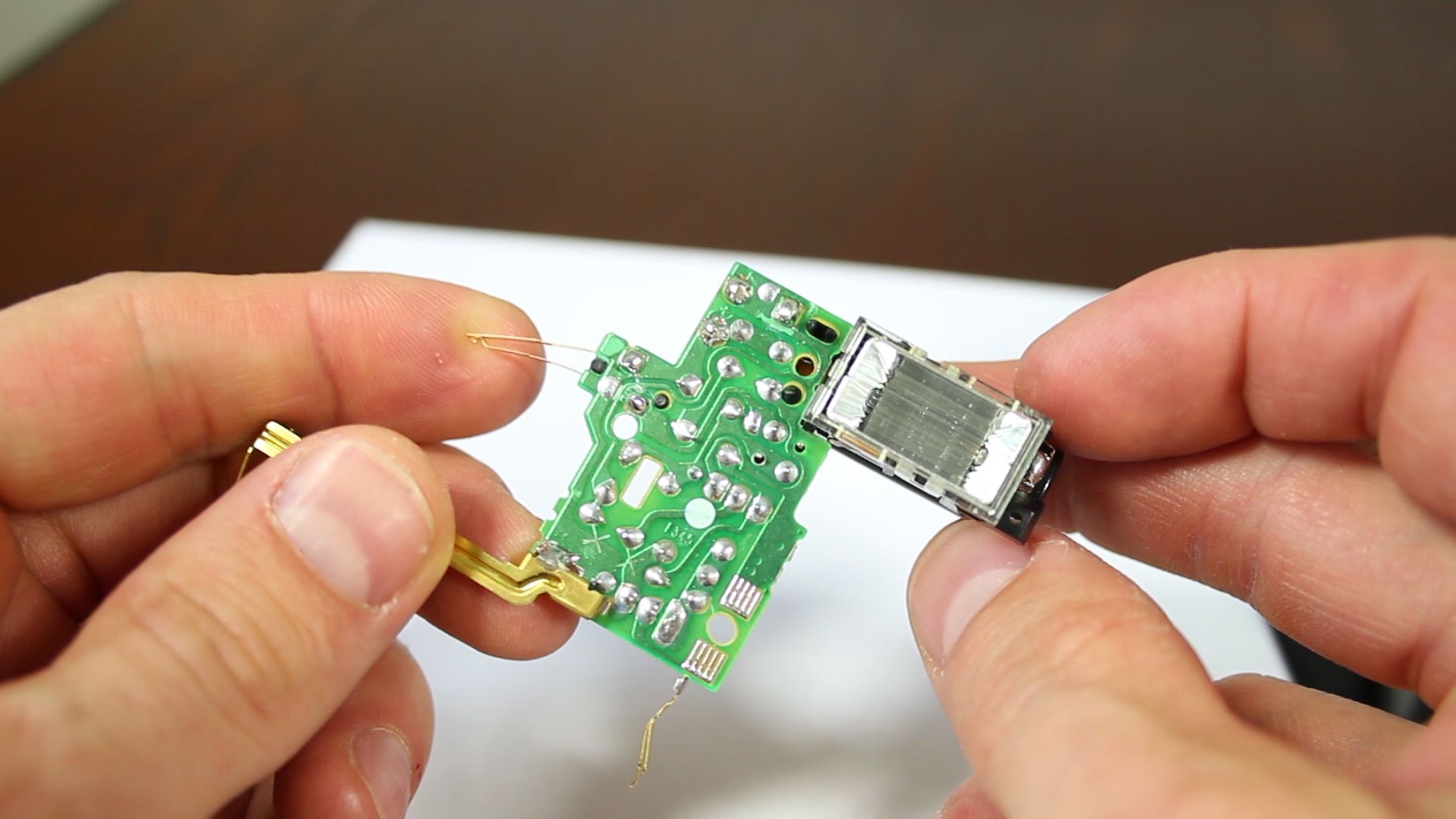 330 Volt "Shocking" Electric Deck of Cards! (Electric Shock Kissing