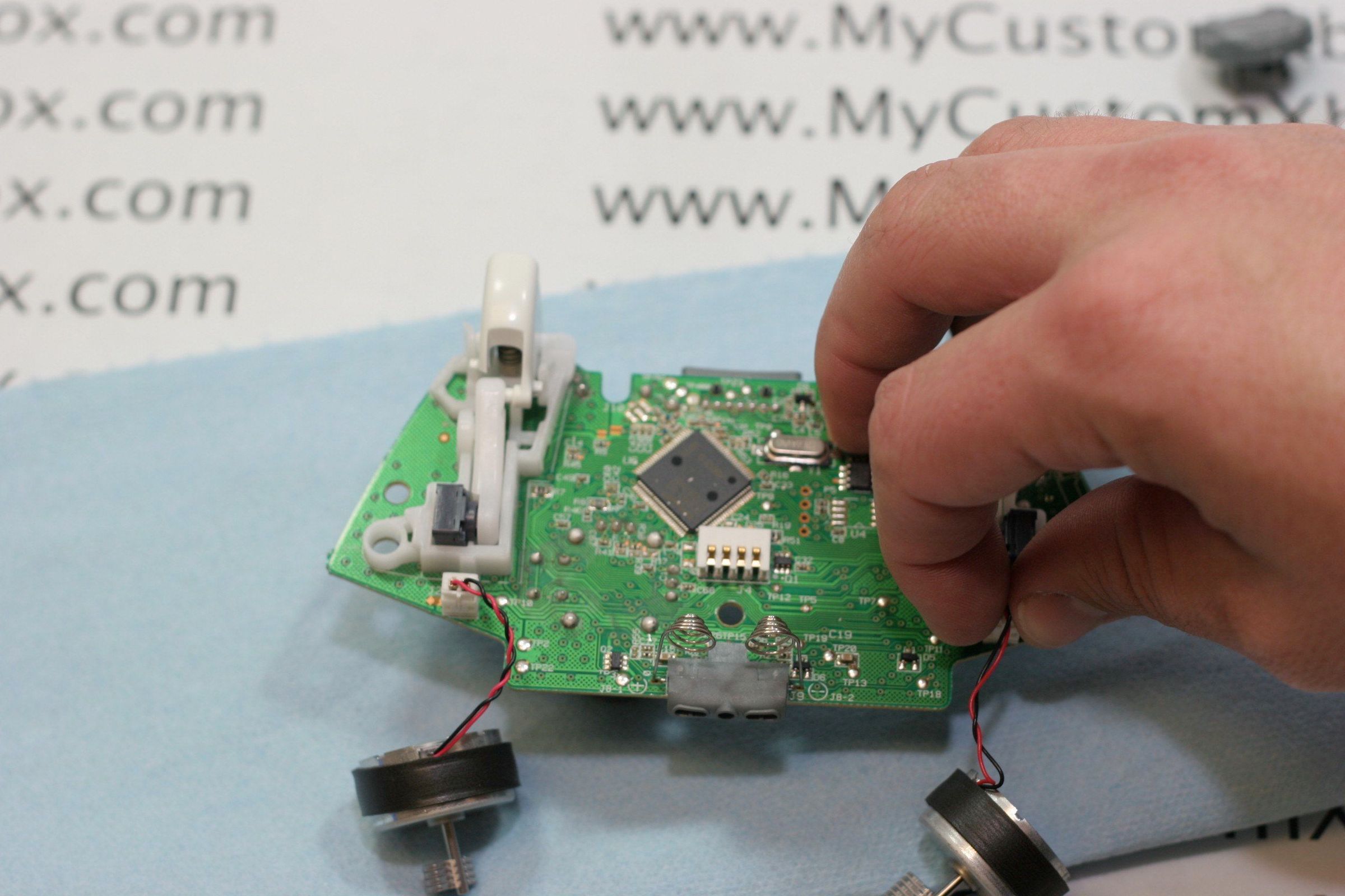 How to Disassemble an Xbox 360 Wireless Controller 18 Steps