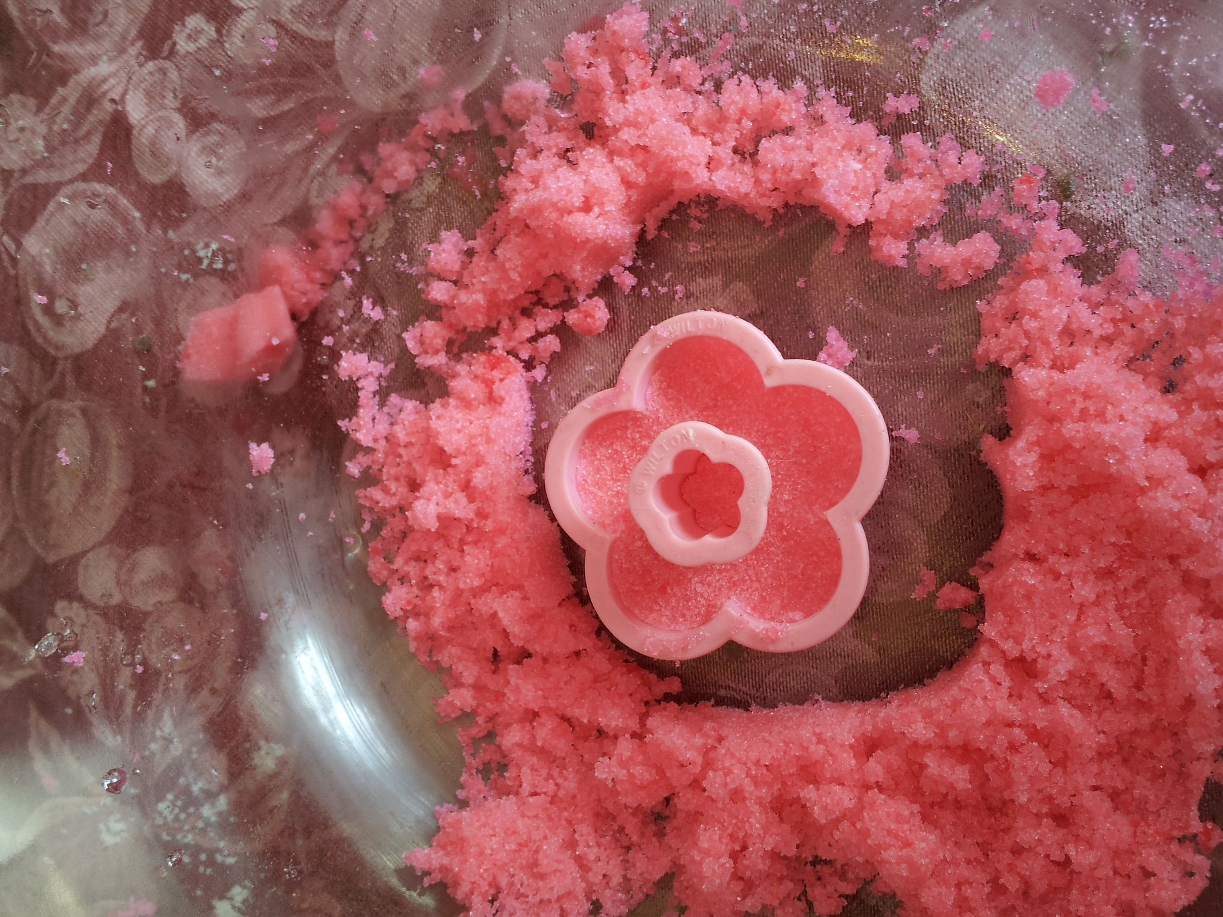Sugar Molds for Cupcakes and Decorations 4 Steps (with Pictures