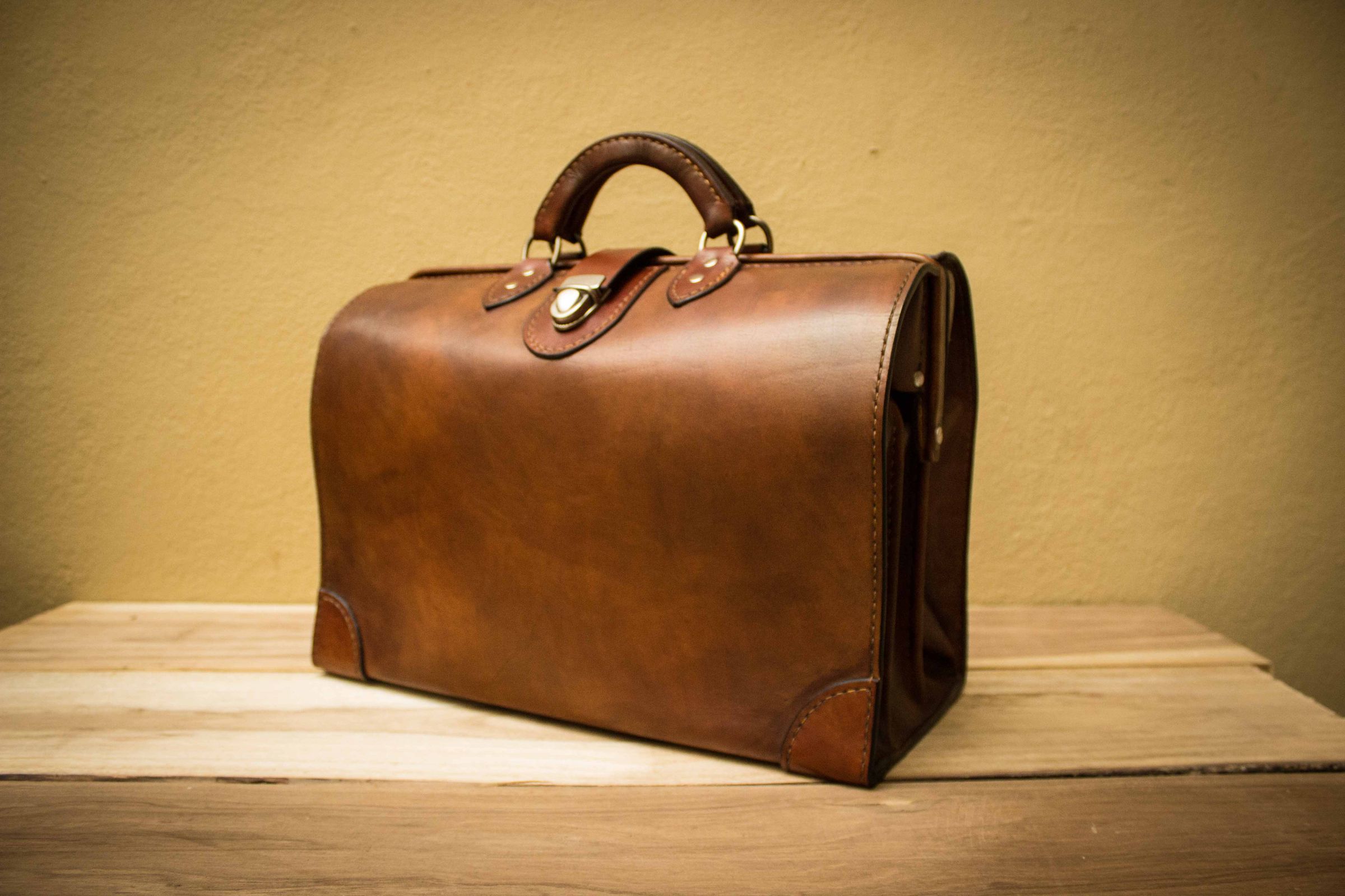 Leather MD Briefcase (Doctor's Bag) 13 Steps (with Pictures