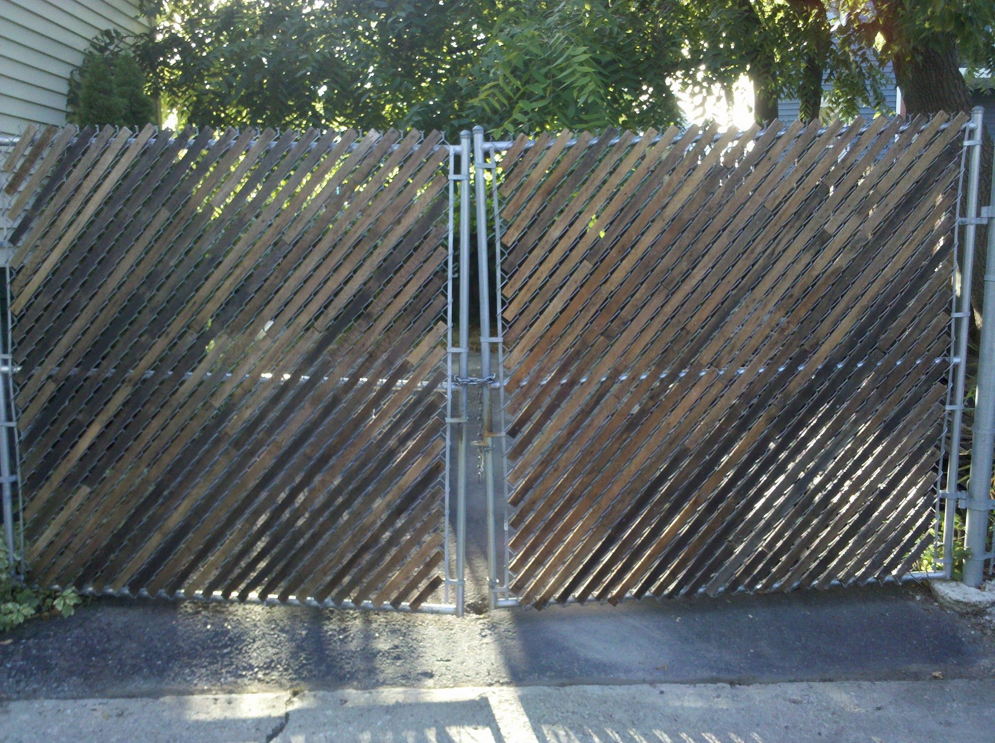 Screen a Chain Link Fence With Lath 4 Steps (with Pictures