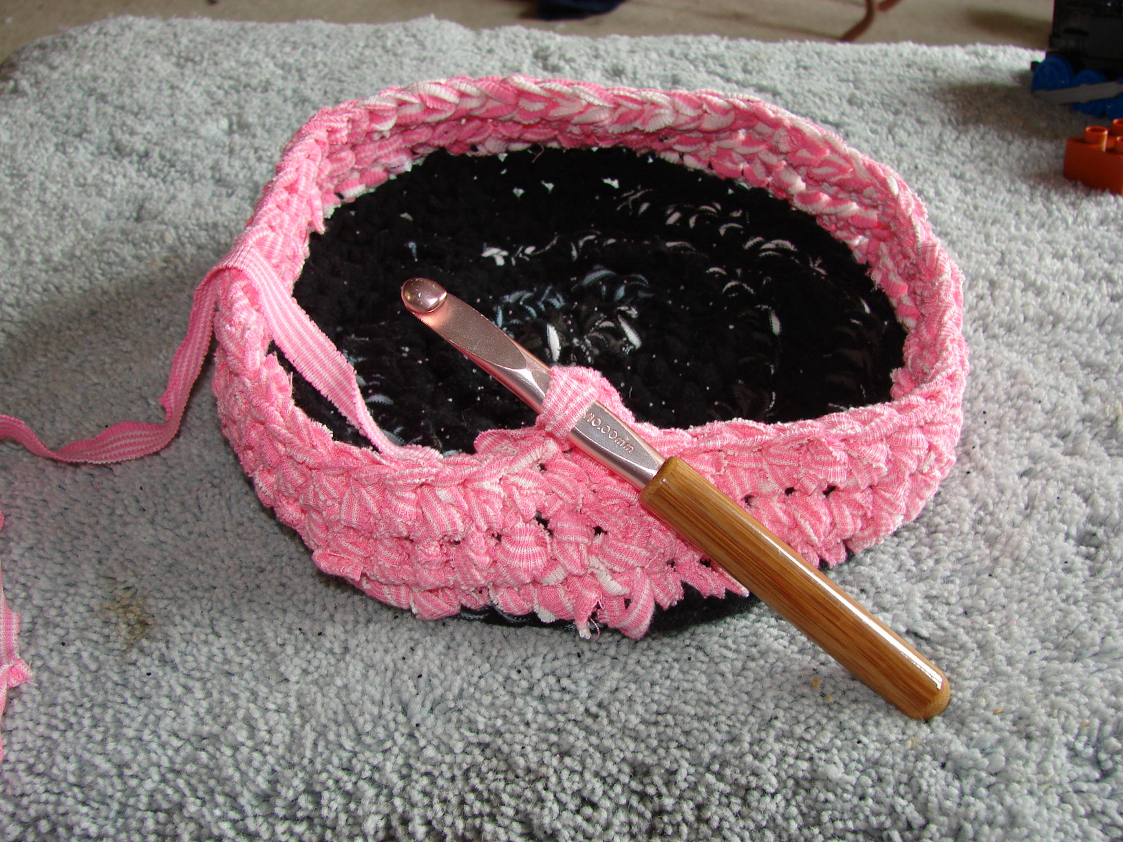 How to Crochet a Basket With Tshirt Yarn 17 Steps Instructables