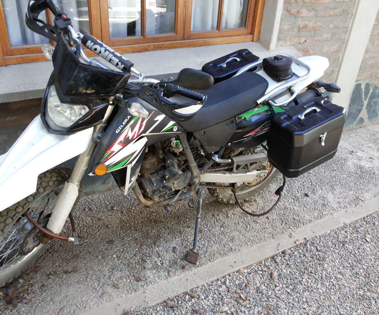 Motorcycle Panniers From Disposable Plastic Container 5 Steps (with