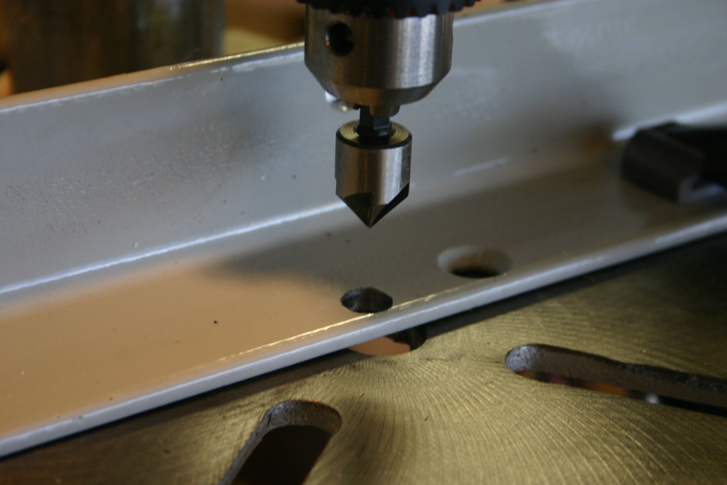 Retrofitting a Delta T2 Fence to a Craftsman Table Saw 7 Steps