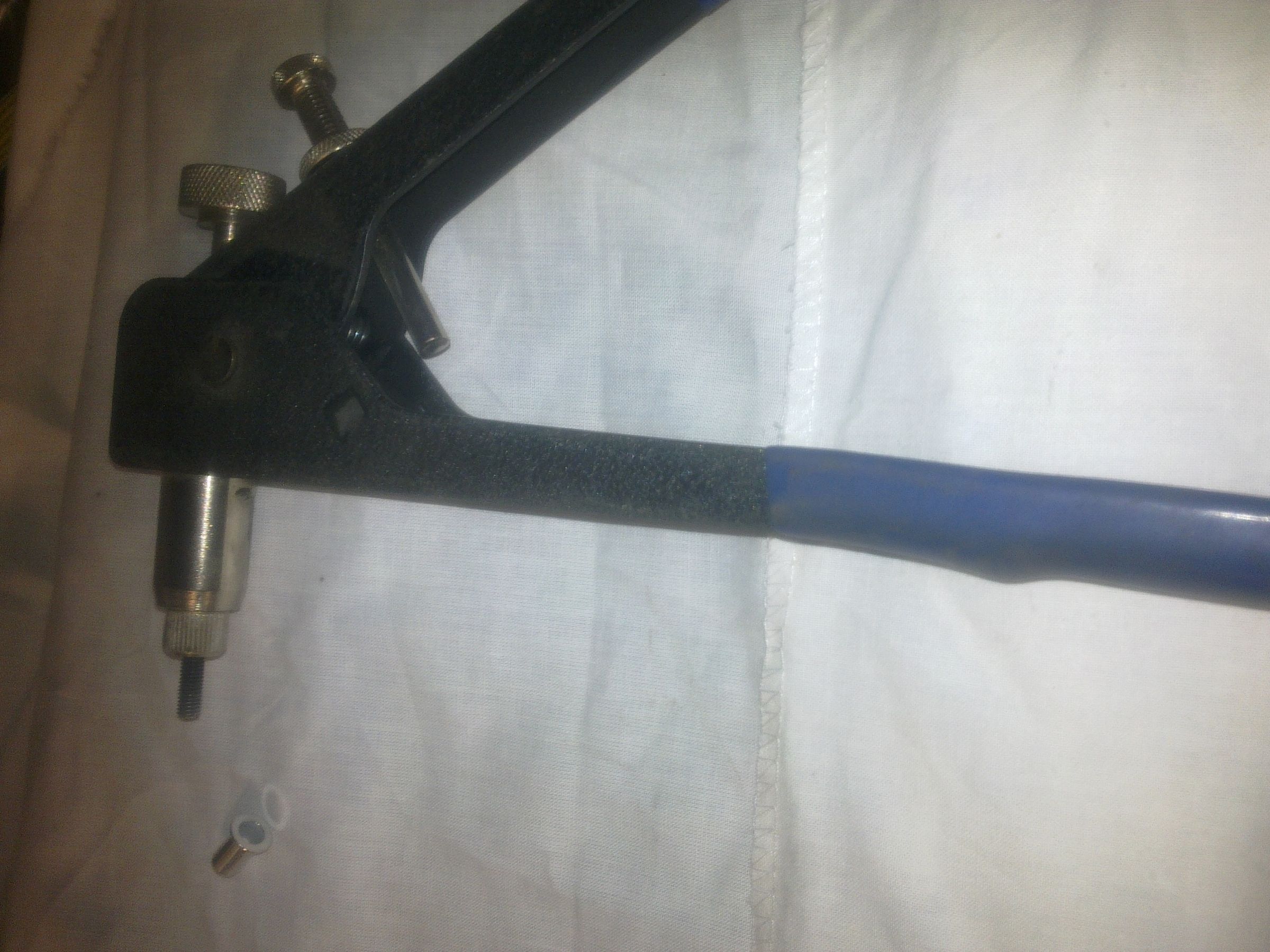 Installing an Extra Water Bottle Mount. 4 Steps (with Pictures