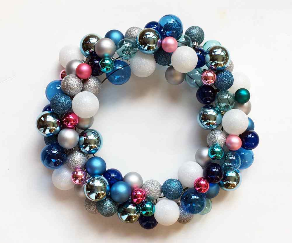 How To Make A Diy Christmas Wreath With Ball Ornaments 4 Steps With Pictures Instructables Wreath Made Of Christmas Balls