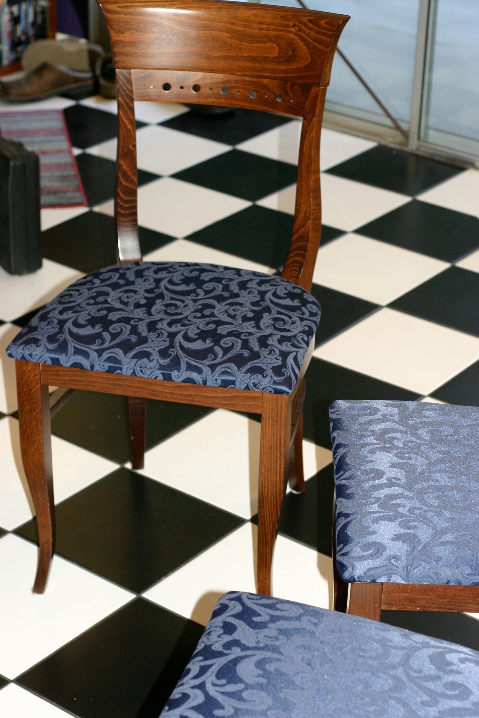 How to ReCover Chairs 5 Steps (with Pictures) Instructables