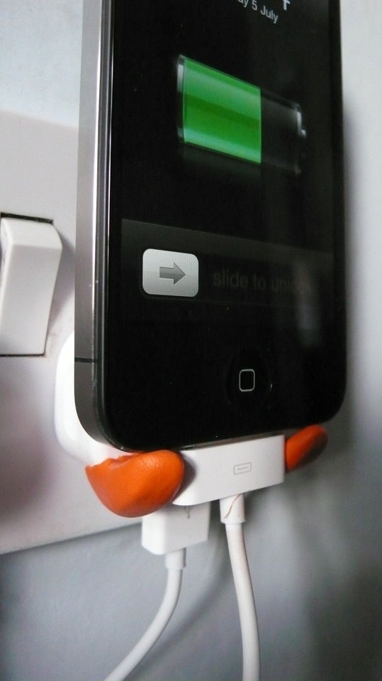 Make Your IPhone Charger Hold / Display Your Phone 8 Steps (with