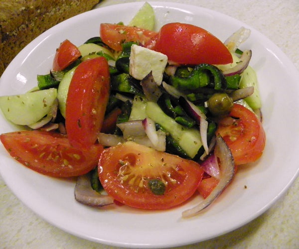 TRADITIONAL GREEK SALAD