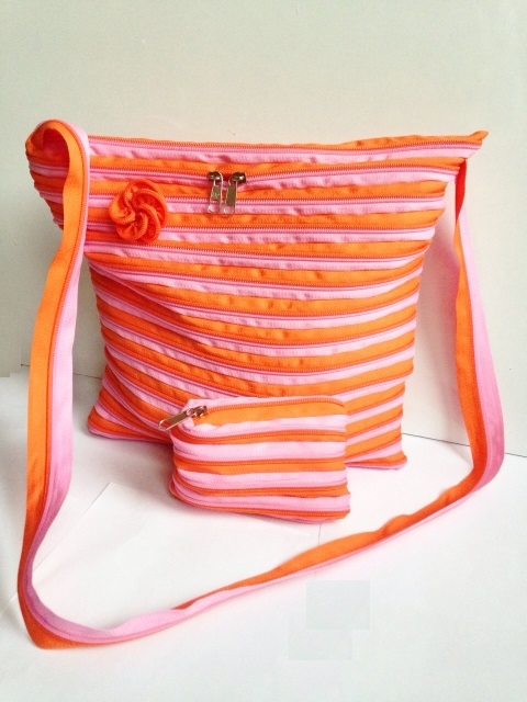 continuous zipper purse