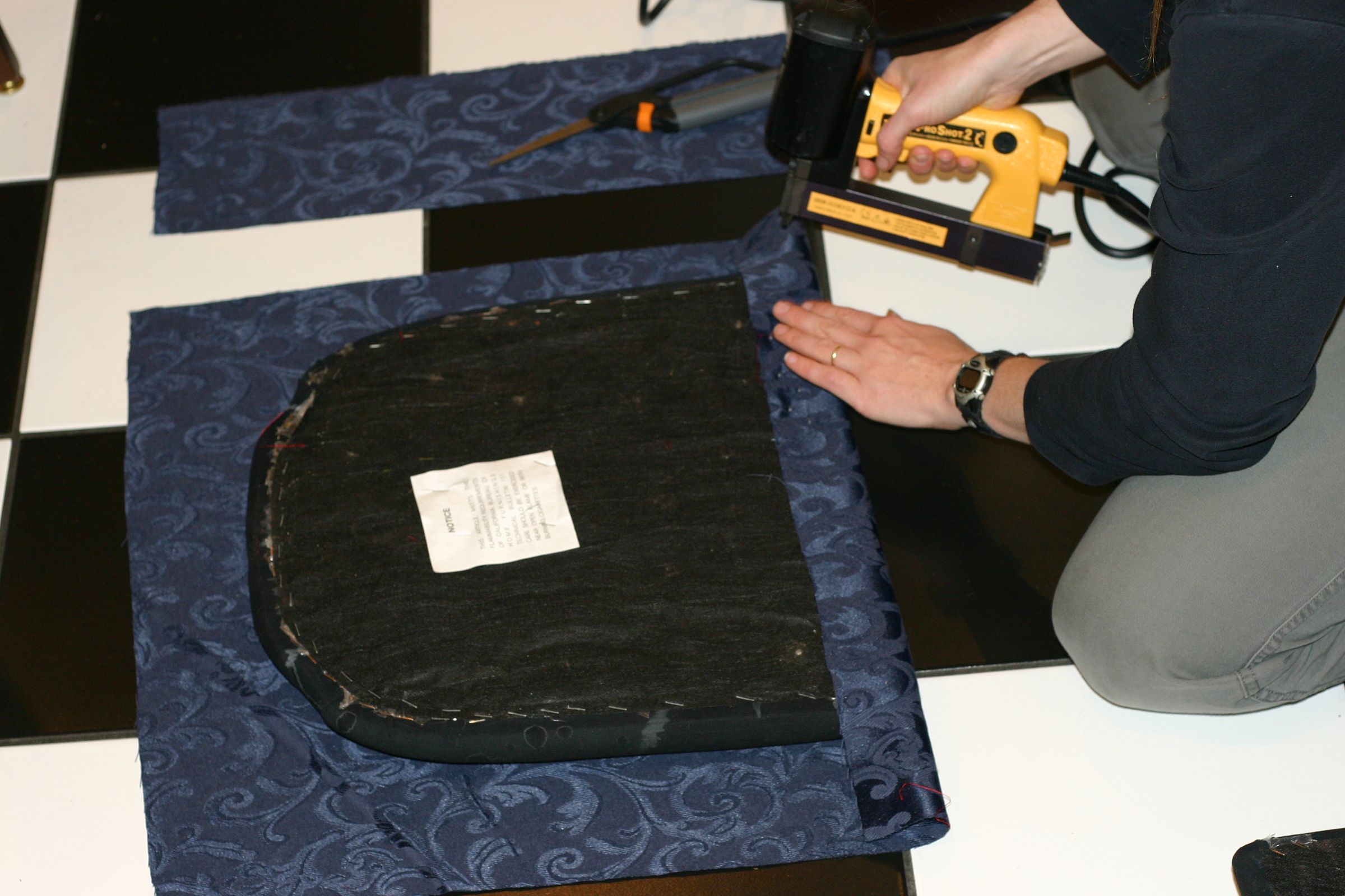 How to ReCover Chairs 5 Steps (with Pictures) Instructables