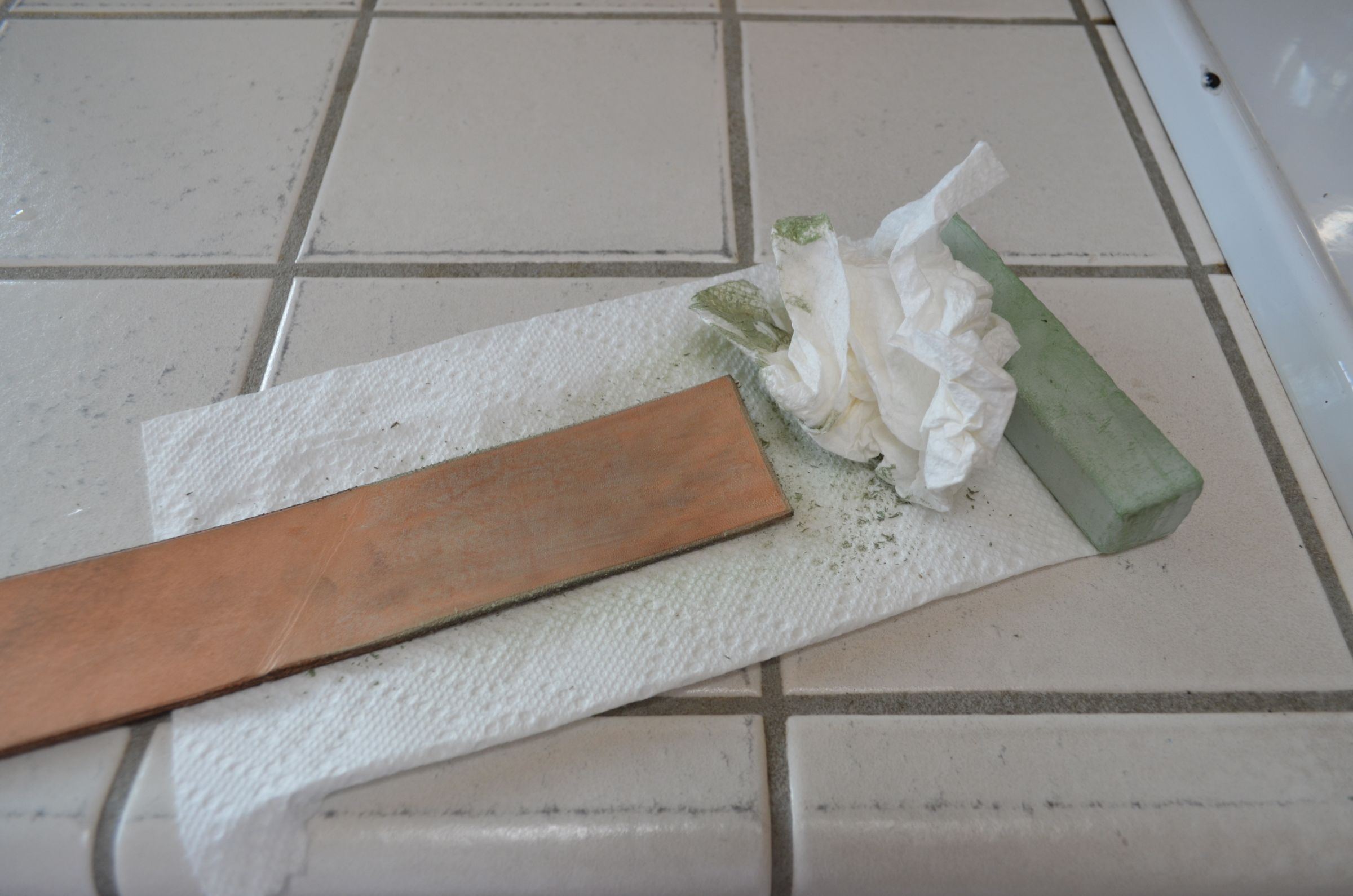 How to Load a Strop (Knife Sharpening) 4 Steps Instructables
