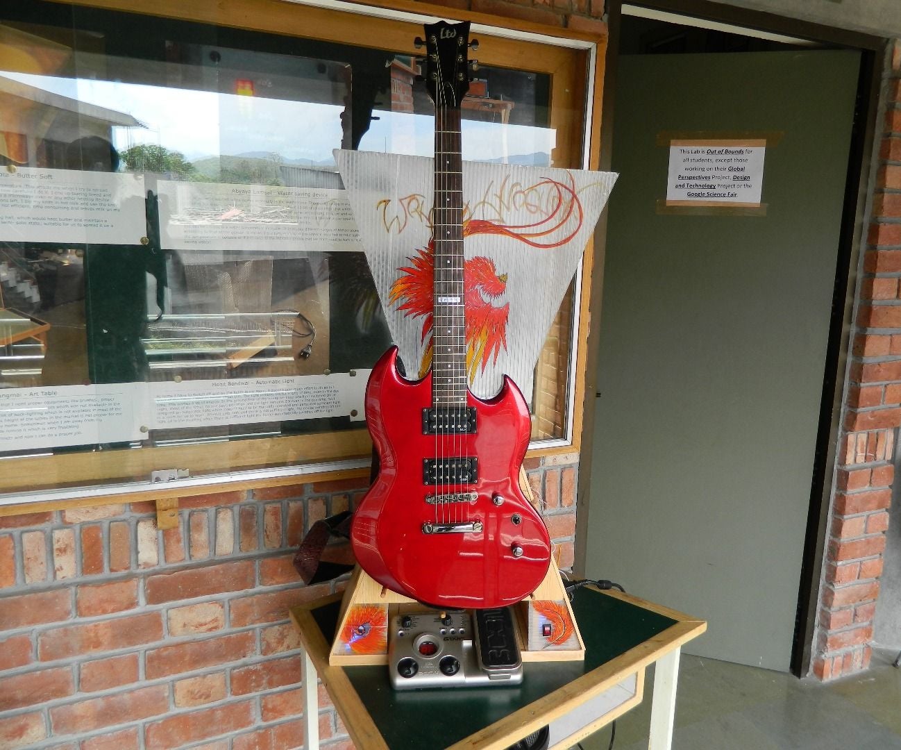 The 'Jam Stand' a Portable, Custom Guitar Amplifier & Stand 16 Steps