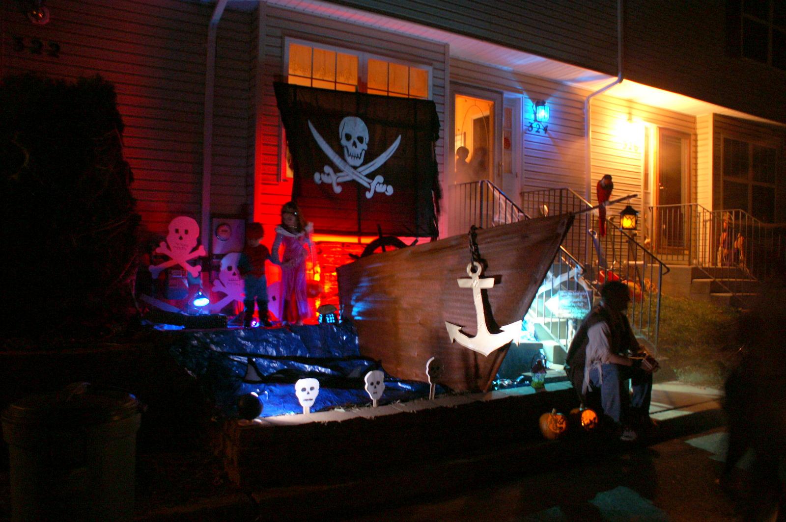 Halloween Pirate Ship &quot;Yee Must Walk the Plank!&quot; [PG] 8 Steps (with