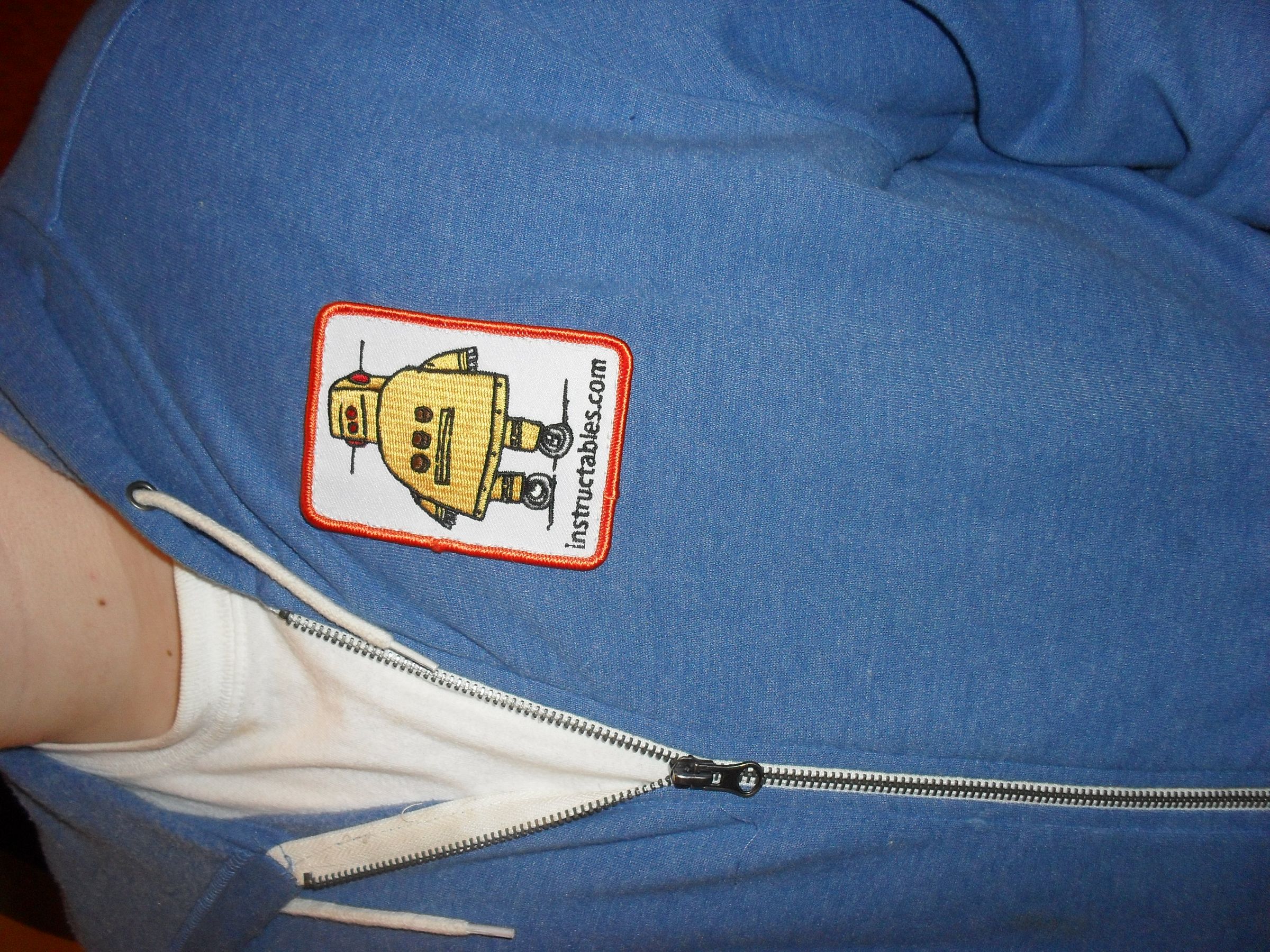 How to Easily Sew a Patch Onto a Shirt or Jacket! 3 Steps (with