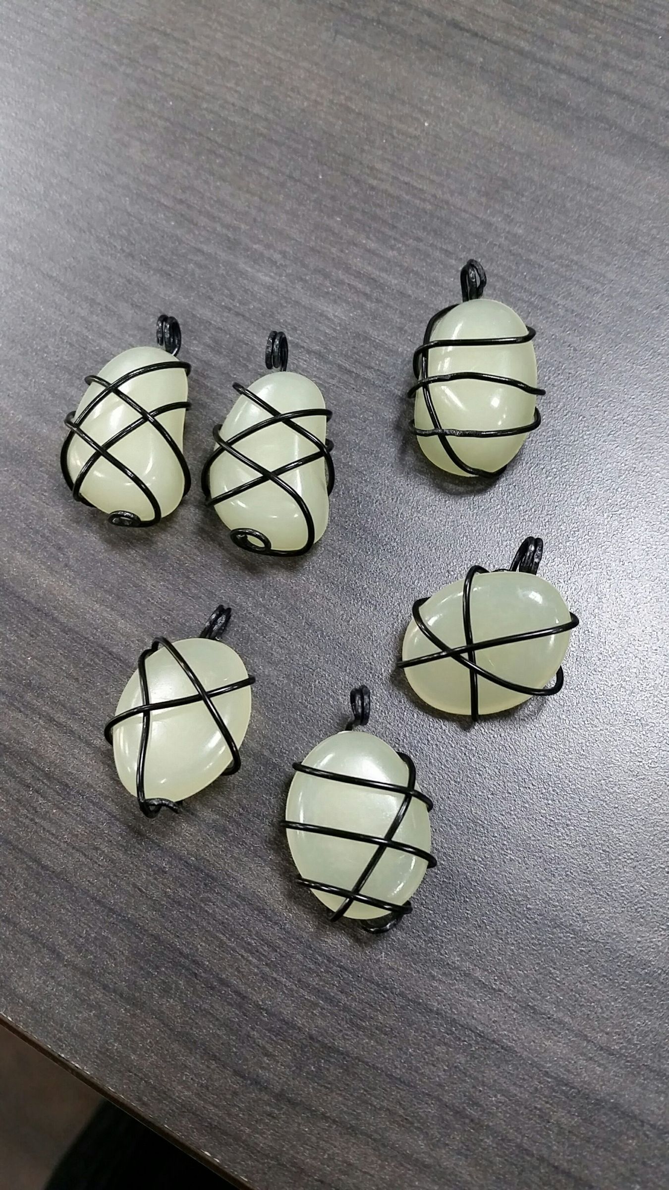 Glow in the Dark Wire Wrapped Pendant : 5 Steps (with Pictures