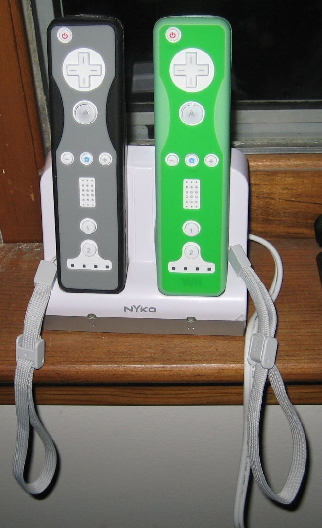 Cut Your Wii Remote Skin So It Fits With Your Nyko Charger 4 Steps