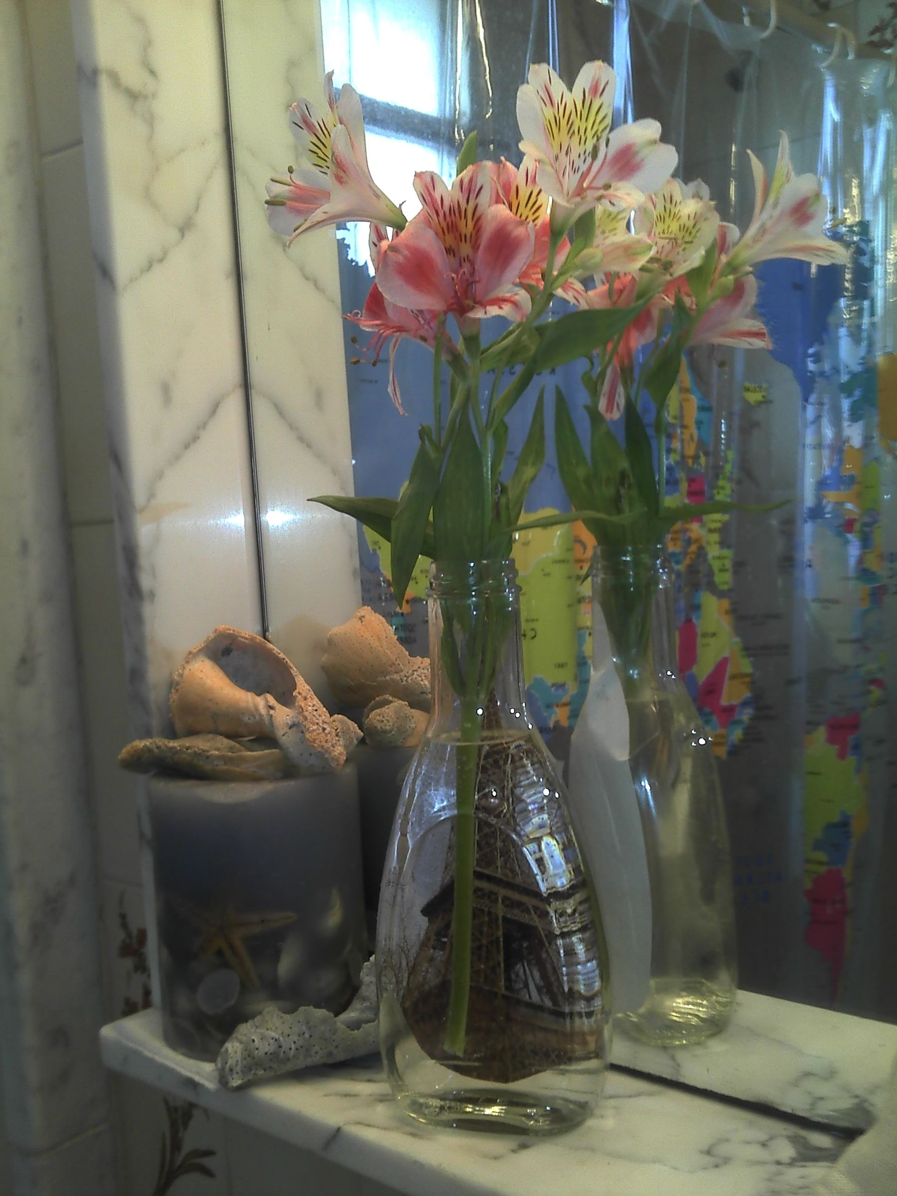 DIY guide for Picture decorated vase from recycled bottle with step-by-step instructions