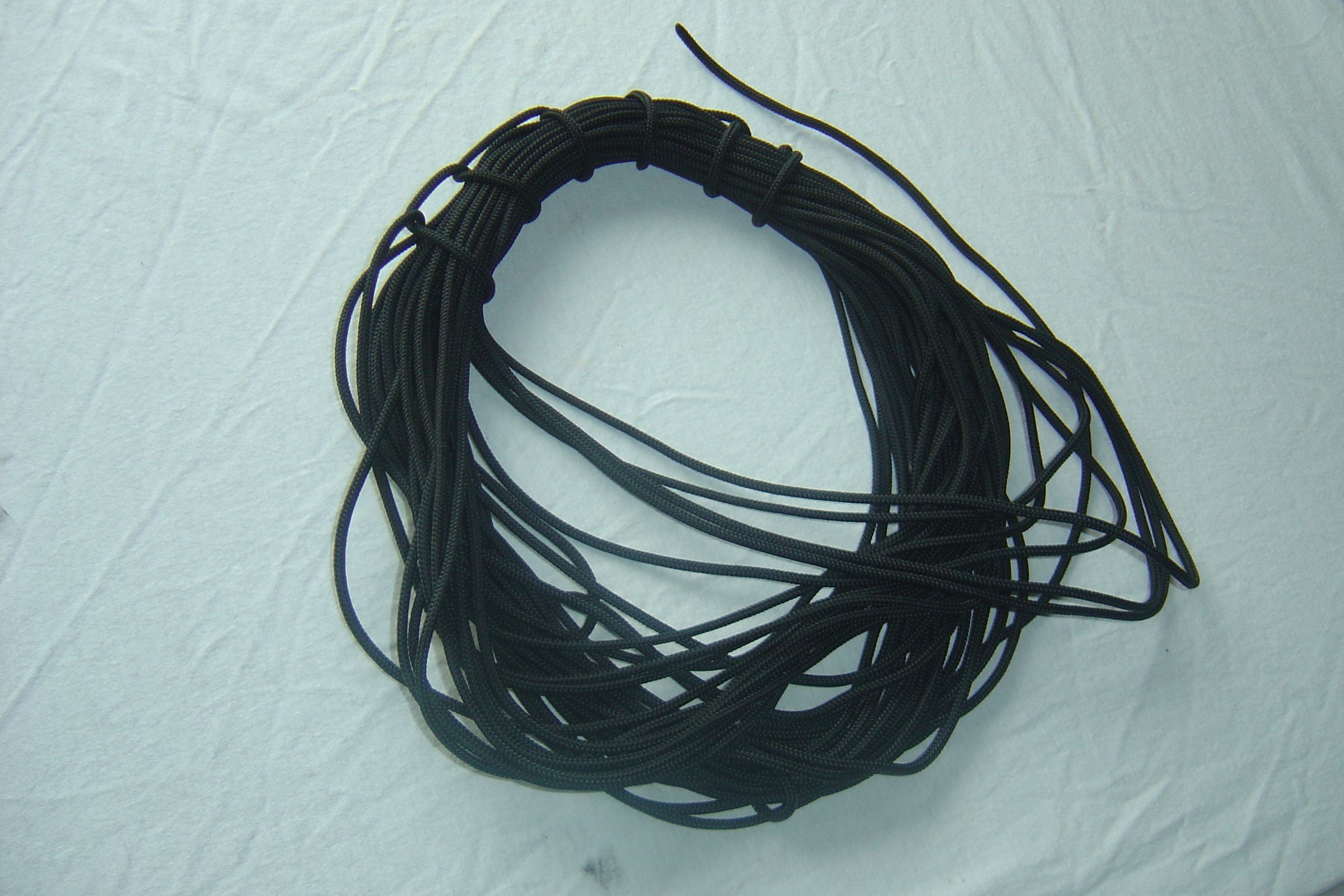 DIY guide for Four knots to make paracord into a useful tool. with step-by-step instructions