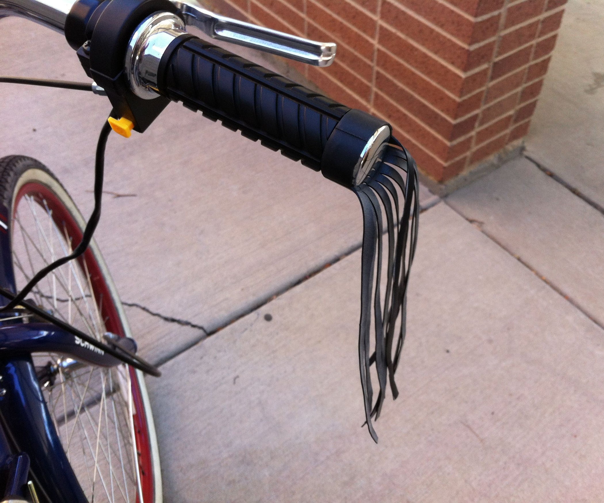 Super Simple Handlebar Tassels From a Bike Inner Tube 5 Steps (with