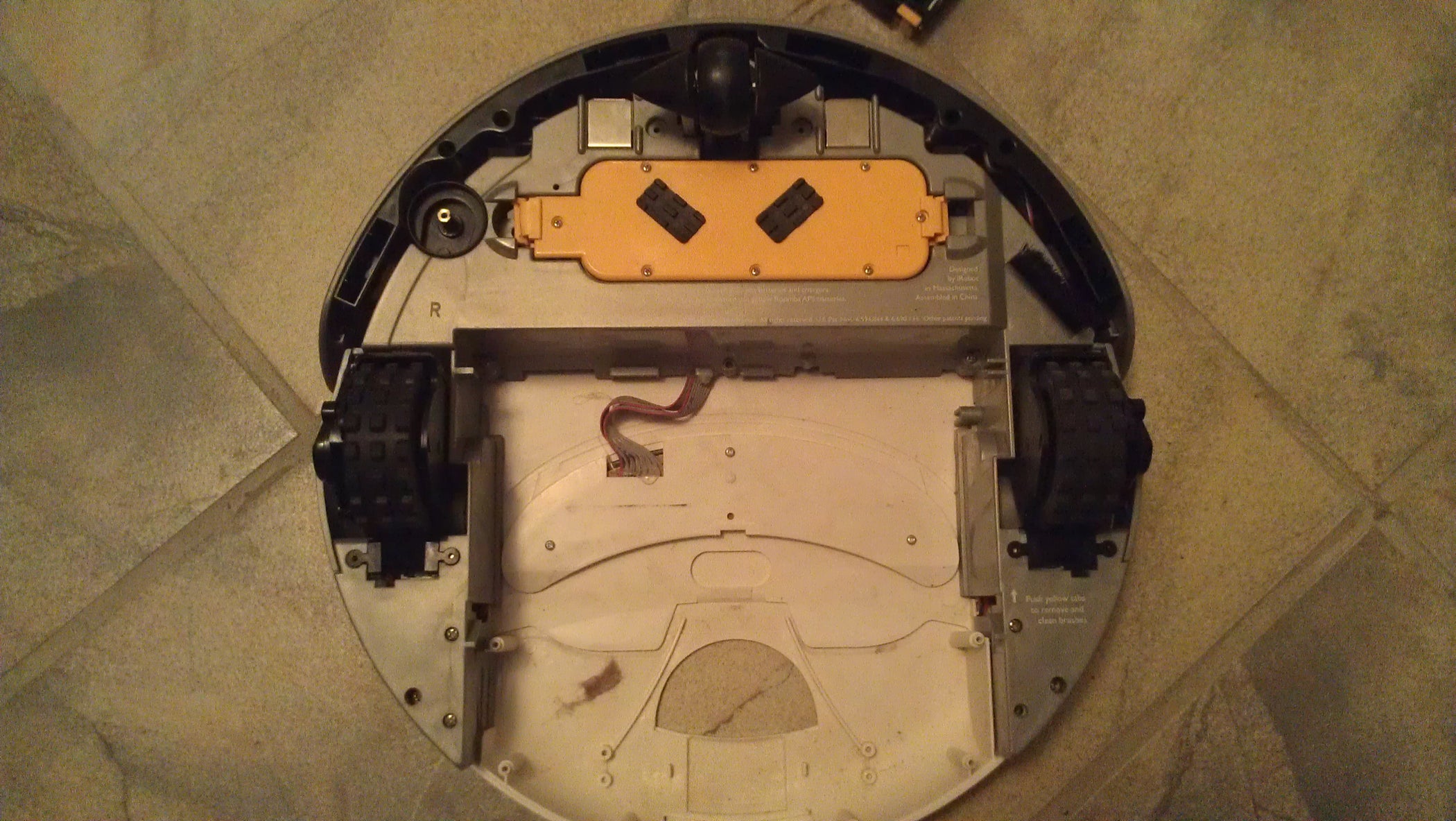 How to Remove the Vacuum From Your Roomba 8 Steps Instructables