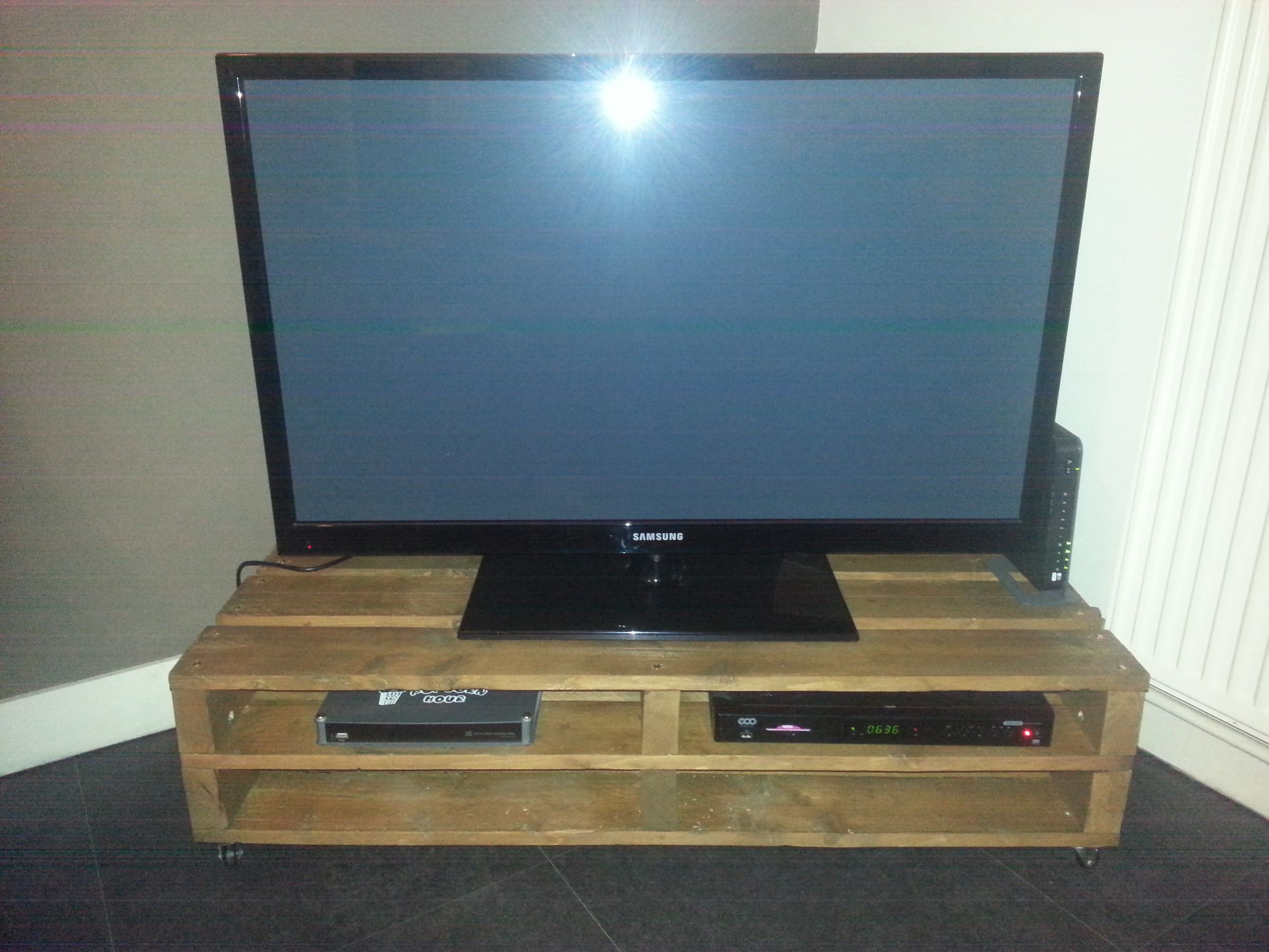 TV Stand from a Pallet. 3 Steps Instructables